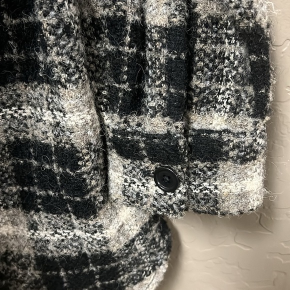 Banana Republic Oversized Italian Boucle Wool Blend Shirt Jacket - Picture 4 of 10